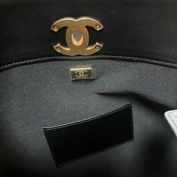 Chanel Fashion Women's Shoulder Bag - Picture 4 of 8